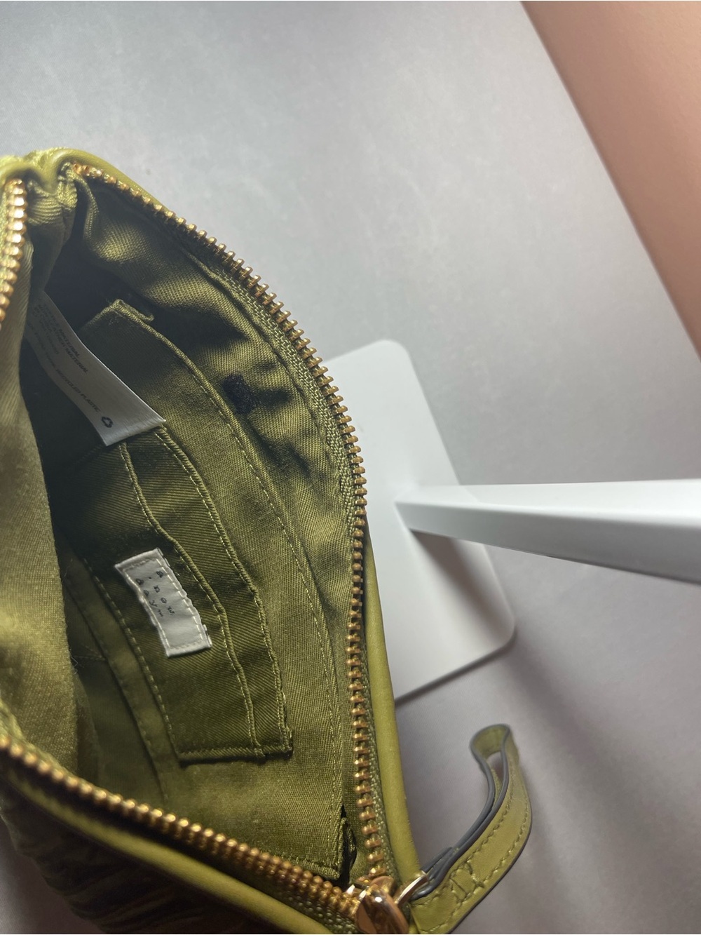 Green Pleated Wristlet Clutch - Picture 2 of 3